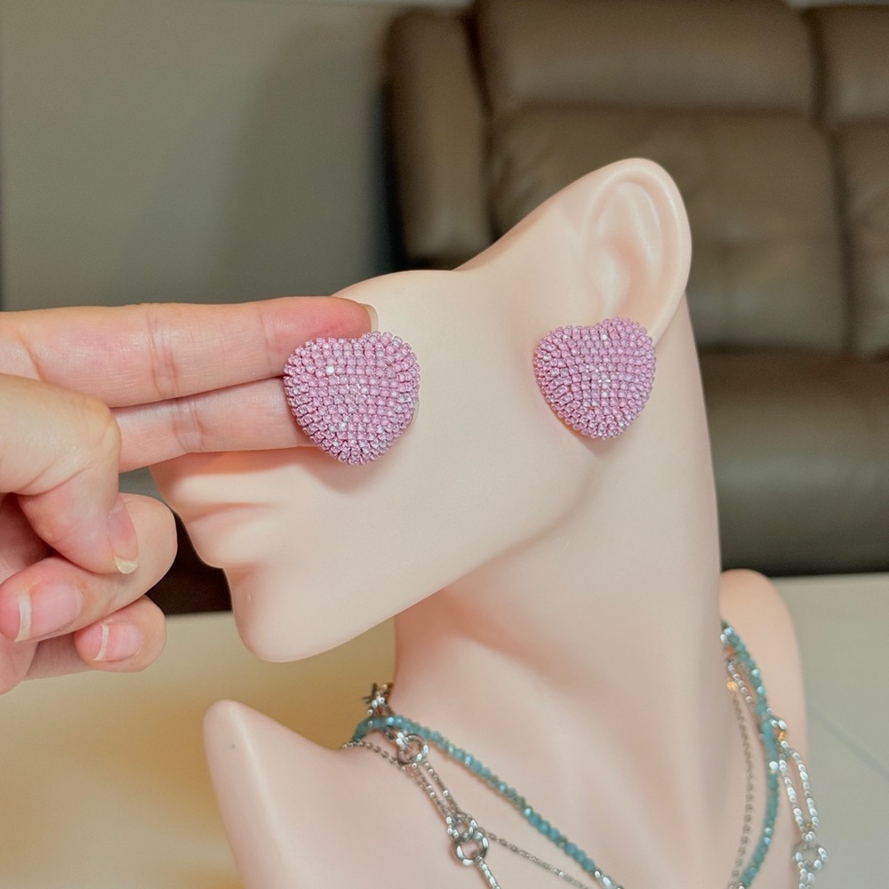 ⚜️ Pink Heart Stud Earrings - Picture 9 of 15
